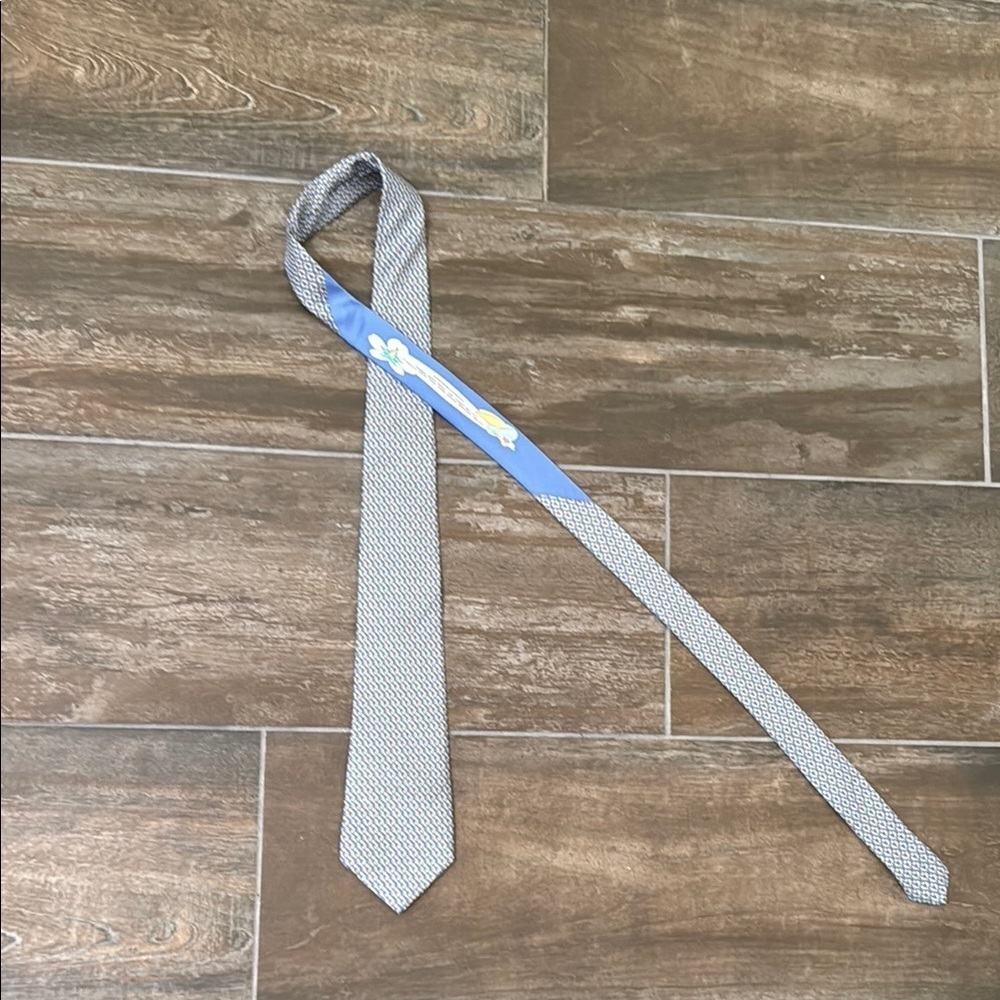 Elegant Blue and White Silk Geometric Tie - Picture 8 of 8